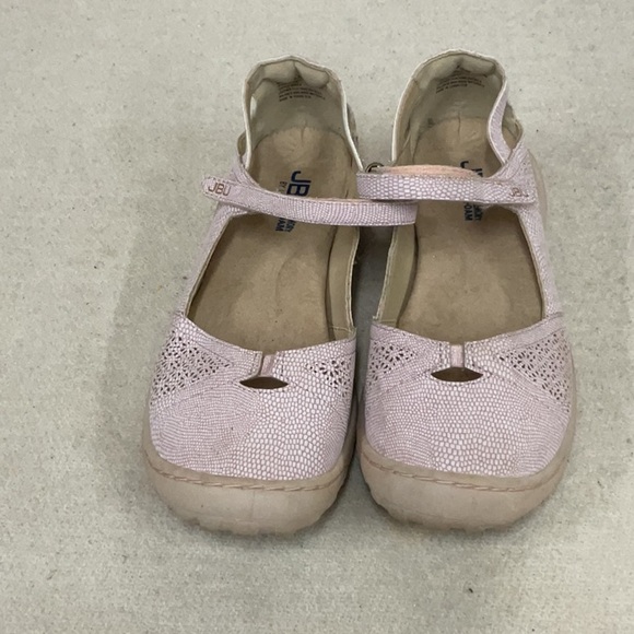 EUC Woman’s Jambu memory foam closed toe shoes - Picture 2 of 6